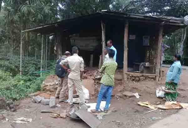 ಸಿದ್ದಾಪುರ: ಗೂಡಂಗಡಿ ಮೇಲೆ ಕಾಡಾನೆ ದಾಳಿ